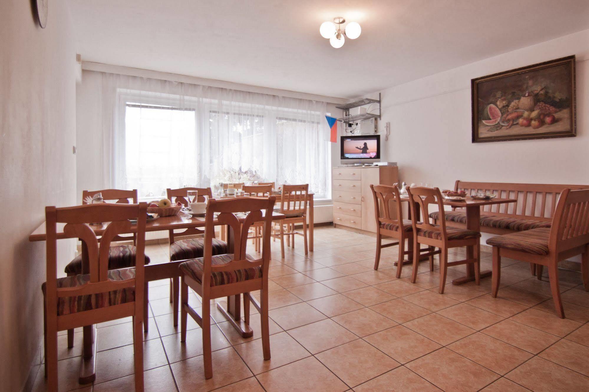 Pension Nika Praha Bagian luar foto