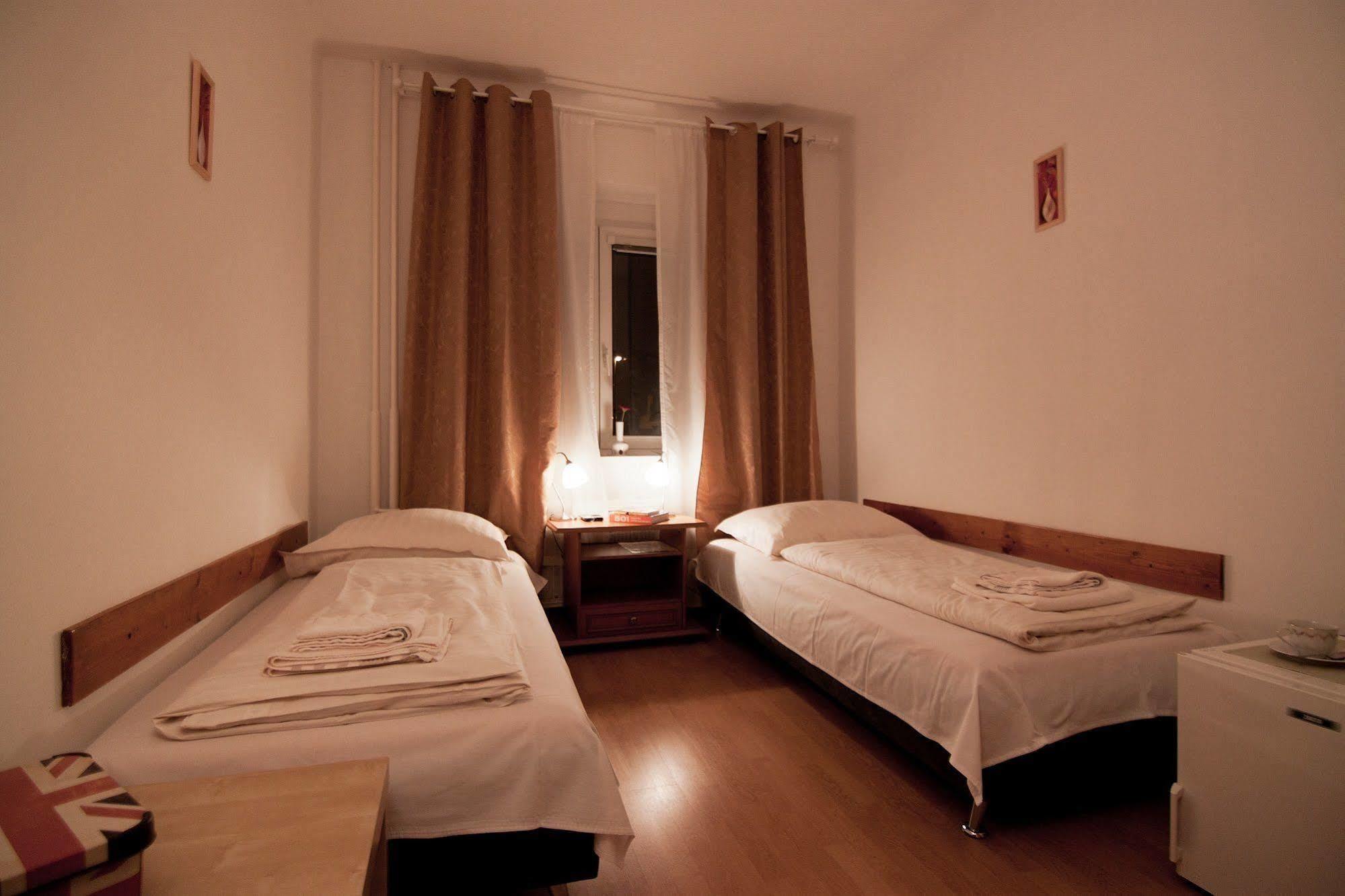 Pension Nika Praha Bagian luar foto