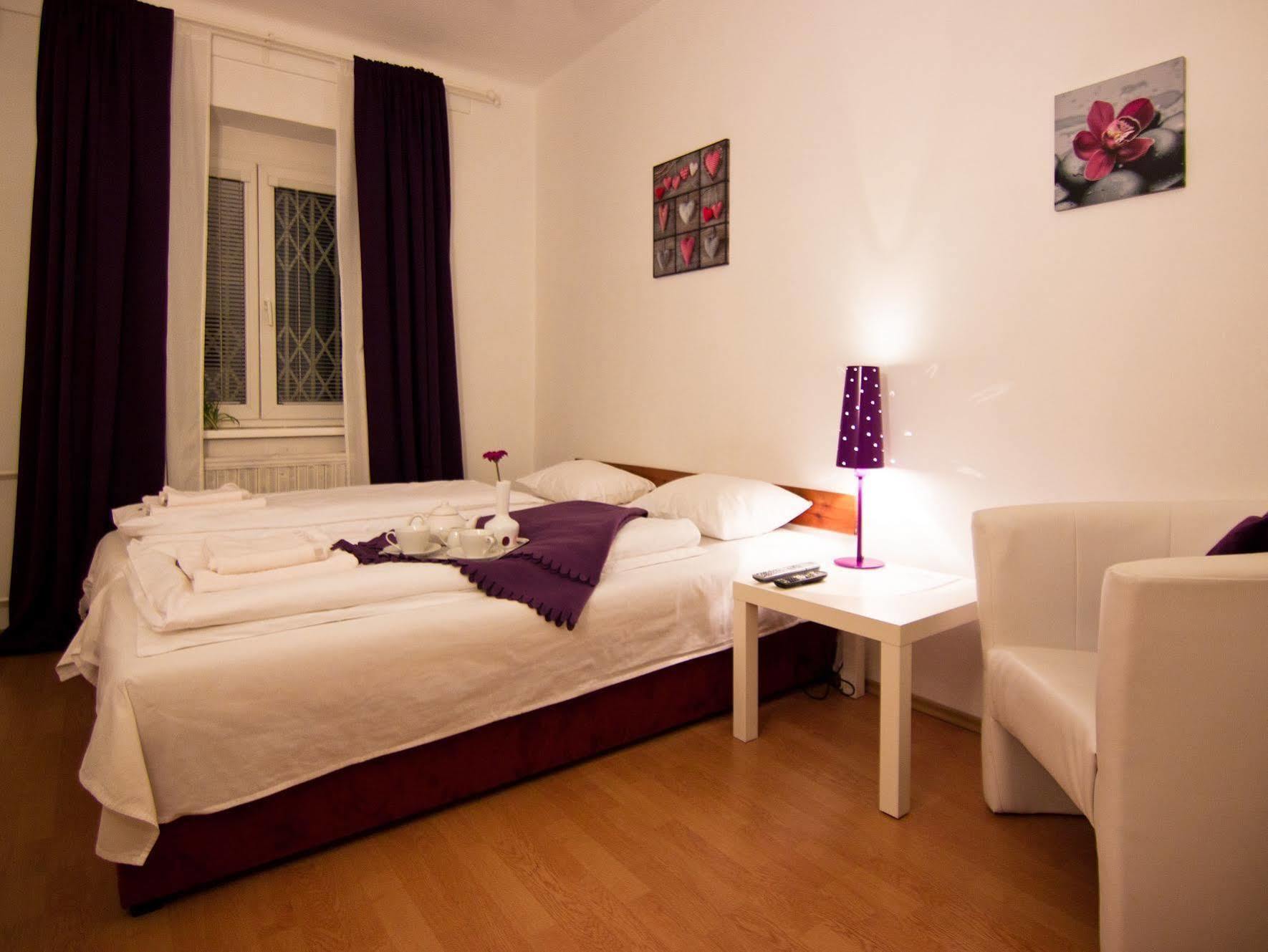 Pension Nika Praha Bagian luar foto