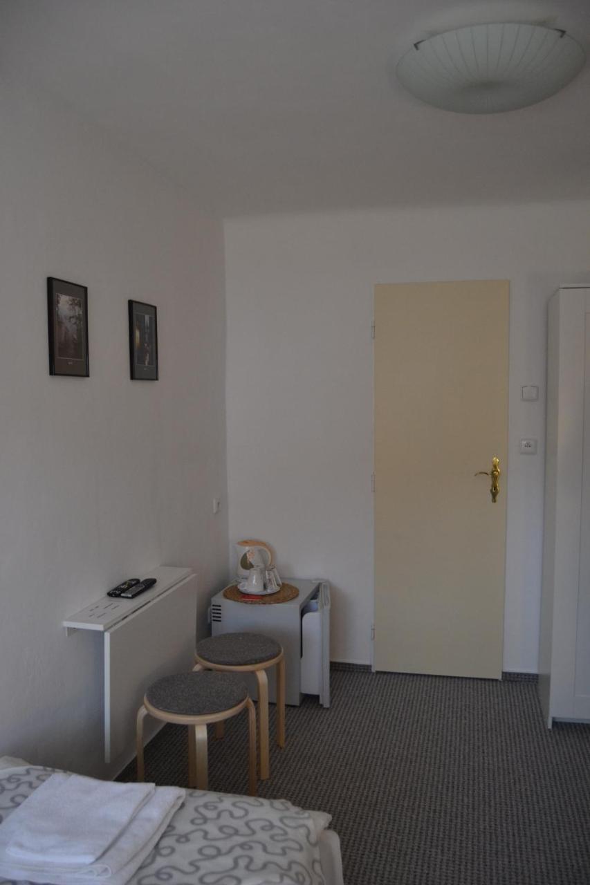 Pension Nika Praha Bagian luar foto